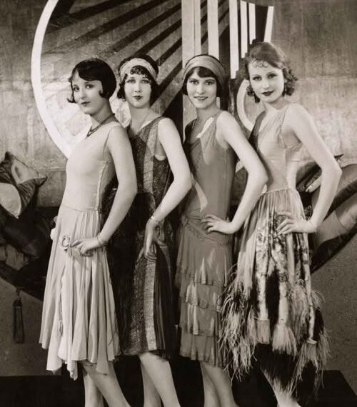 Au-delà des Flappers : La Réalité Étonnante de la Mode des Années 20