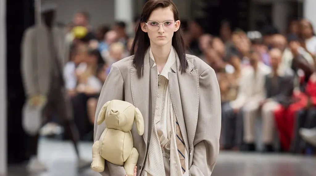 Un dentifrice, un dinosaure, une banane, est-ce qu’on parle bien de mode ici ?