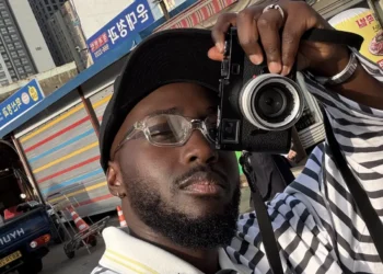 Pape San met Séoul à nu : immersion dans l’expo EULJIRO