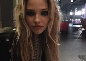 Le comeback de la Messy Girl : l’esprit grunge qui détonne face à la « Clean Girl »